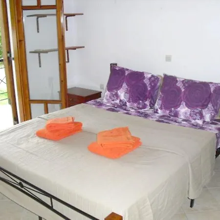 2 Bedrooms House With Sea View And Enclosed Garden At Politika