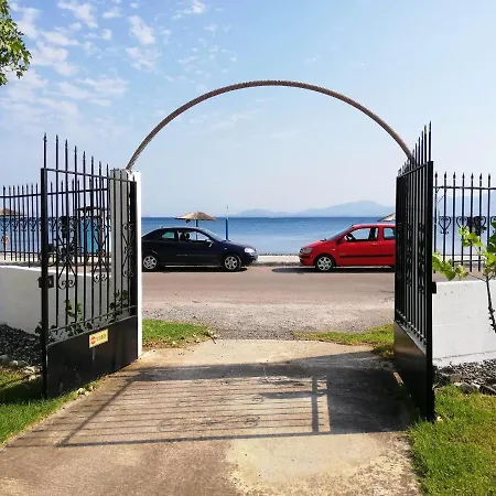 2 Bedrooms House With Sea View And Enclosed Garden At Politika